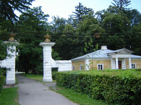 Старинный парк  в селе Самчики