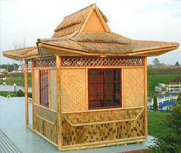 Домик из бамбука